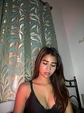 STRIP GLOW online show from March 21, 11:10 pm