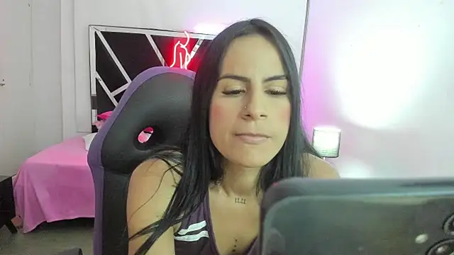 Snapshot of charlotthe_ee chatting on October 9, 7:40 pm charlotthe ee online show from October 9, 7:40 pm