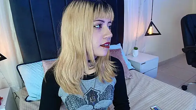 Snapshot of IvyBelle_ chatting on October 7, 11:47 am IvyBelle online show from October 7, 11:47 am