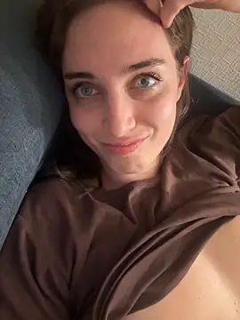 Petitbiscuit2B0 online show from November 2, 2:48 am