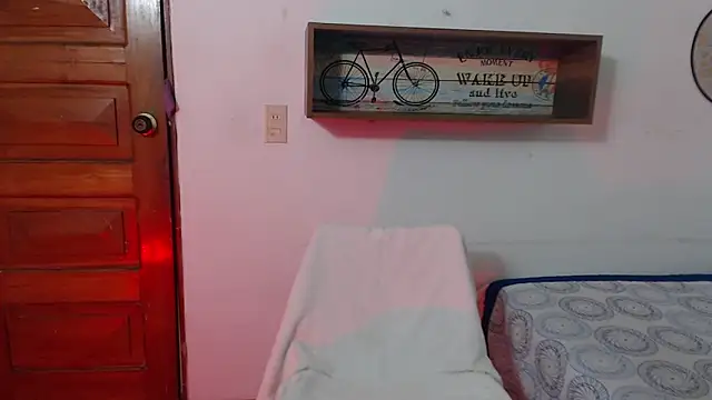 Snapshot of alise_coronado chatting on October 9, 12:09 pm alise coronado online show from October 9, 12:09 pm