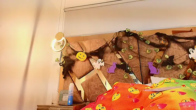 Snapshot of genessis__david chatting on October 26, 4:19 am genessis david online show from October 26, 4:19 am