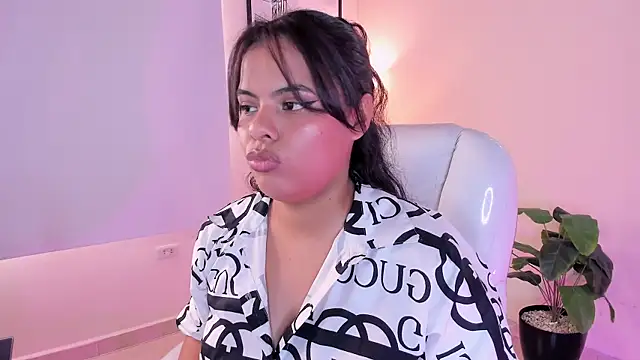 venomiie online show from September 19, 2:38 pm