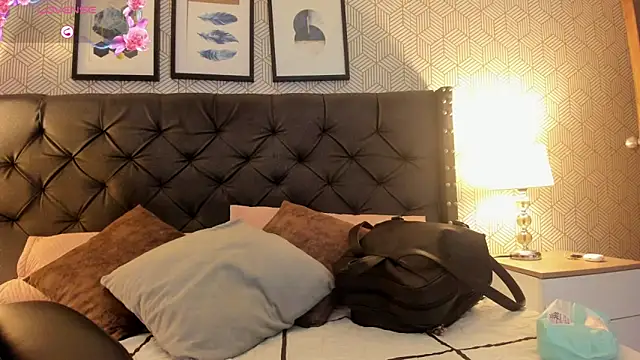 sophie  blare online show from September 27, 8:05 pm