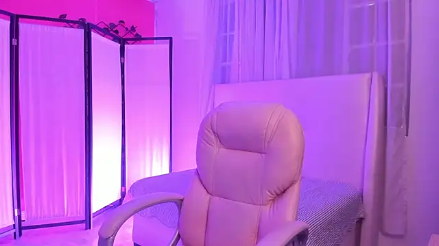 Snapshot of zoerouse_ chatting on October 15, 9:06 pm zoerouse online show from October 15, 9:06 pm