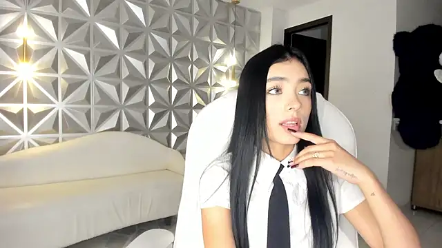 zoerouse  online show from December 16, 8:26 pm