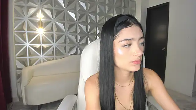 zoerouse  online show from December 17, 8:35 pm