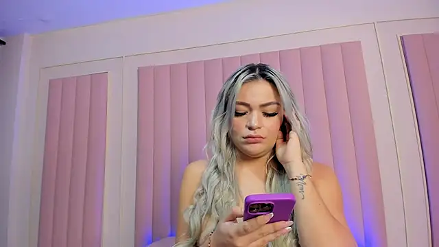 Snapshot of milaowens chatting on September 27, 12:23 pm milaowens online show from September 27, 12:23 pm