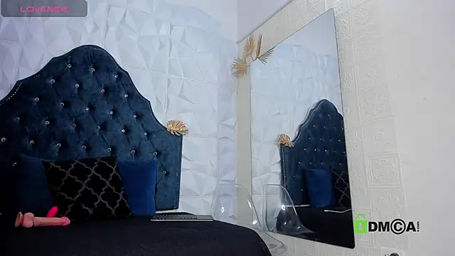 Snapshot of _mia_milf_ chatting on September 22, 1:37 am  mia milf  online show from September 22, 1:37 am