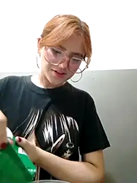 Snapshot of elizabeth05 chatting on October 18, 5:43 am elizabeth05 online show from October 18, 5:43 am