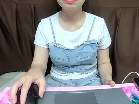 Snapshot of Thu_yaha chatting on September 18, 4:16 pm Thu yaha online show from September 18, 4:16 pm