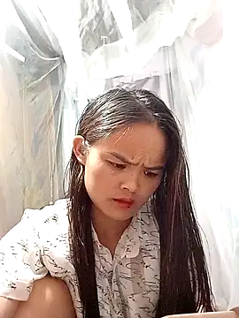 Snapshot of xinhxinhcute chatting on October 3, 5:56 am xinhxinhcute online show from October 3, 5:56 am