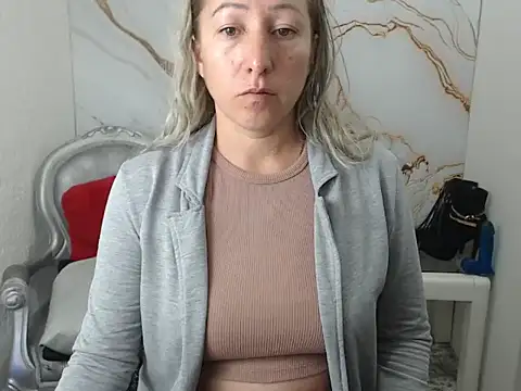 Snapshot of swetchrystal chatting on September 29, 12:54 pm swetchrystal online show from September 29, 12:54 pm