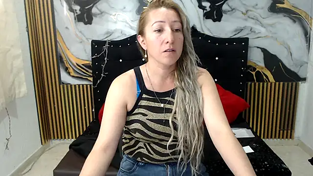 Snapshot of swetchrystal chatting on October 1, 1:49 pm swetchrystal online show from October 1, 1:49 pm