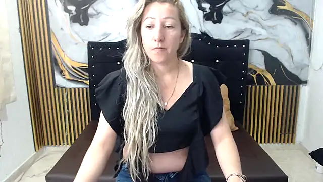 Snapshot of swetchrystal chatting on October 8, 2:10 pm swetchrystal online show from October 8, 2:10 pm