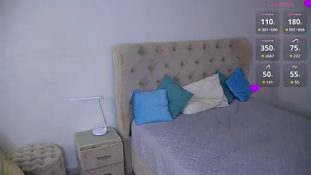 RolandaFolkes online show from October 17, 4:48 am