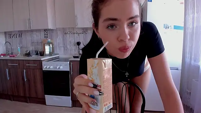 Snapshot of Kitty_Mila chatting on September 10, 8:58 am Kitty Mila online show from September 10, 8:58 am