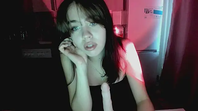 Snapshot of Kitty_Mila chatting on October 1, 11:37 am Kitty Mila online show from October 1, 11:37 am