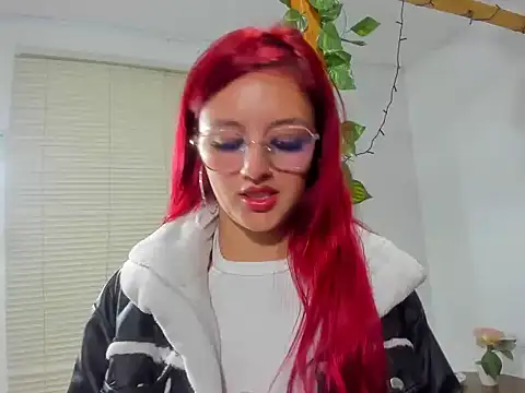 Vaiiolett  online show from November 25, 12:29 pm