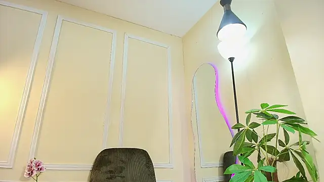 Snapshot of keila_hott20 chatting on October 16, 1:14 pm keila hott20 online show from October 16, 1:14 pm