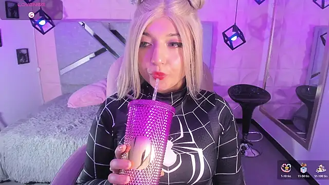 Snapshot of AnaVelvett chatting on October 31, 9:08 pm AnaVelvett online show from October 31, 9:08 pm