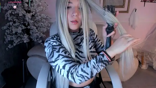 Snapshot of AnaVelvett chatting on October 2, 8:14 pm AnaVelvett online show from October 2, 8:14 pm