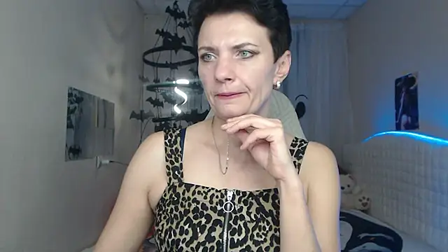 AvaSaturnian online show from October 28, 1:50 pm