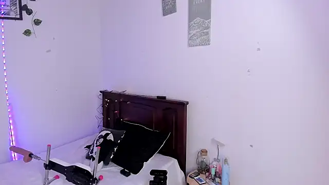 Michluxe 69 online show from December 2, 3:25 pm