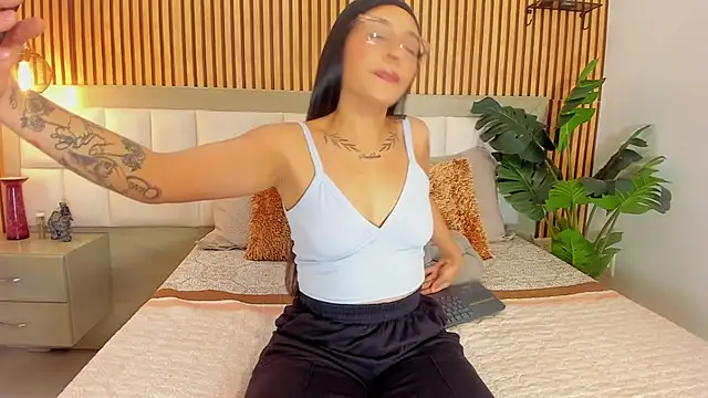 Snapshot of Roseaurora chatting on October 13, 12:30 pm Roseaurora online show from October 13, 12:30 pm