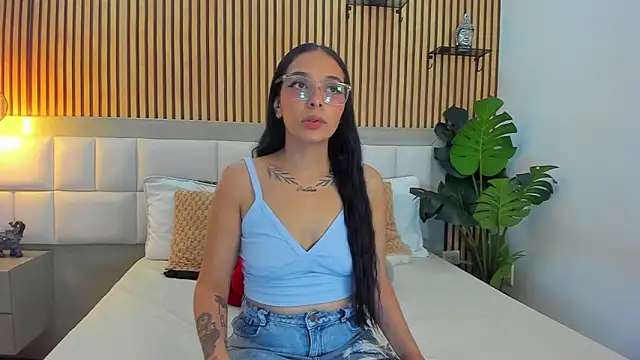 Roseaurora online show from November 7, 12:33 pm