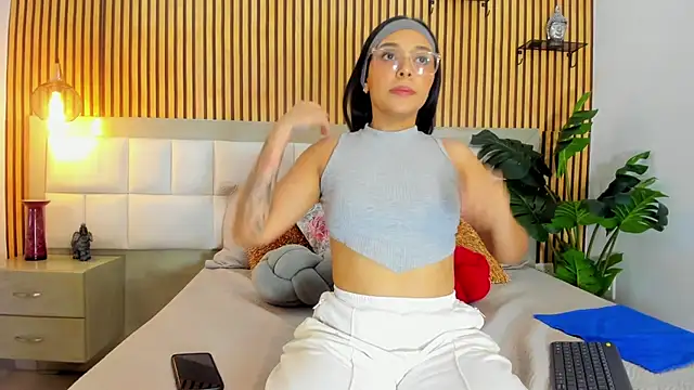 Snapshot of Roseaurora chatting on October 2, 12:21 pm Roseaurora online show from October 2, 12:21 pm