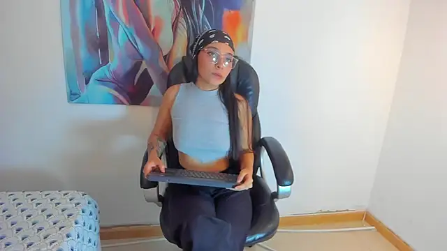 Snapshot of Roseaurora chatting on October 23, 1:28 pm Roseaurora online show from October 23, 1:28 pm