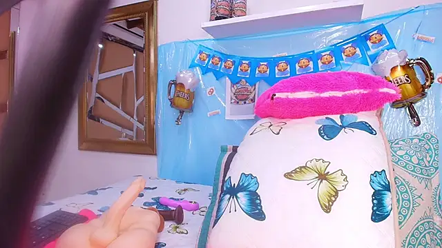 Snapshot of sweegirl69 chatting on September 25, 12:04 pm sweegirl69 online show from September 25, 12:04 pm