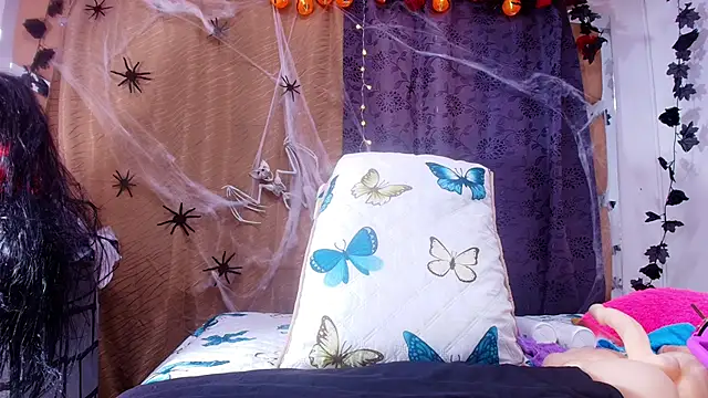 Snapshot of sweegirl69 chatting on October 15, 11:57 am sweegirl69 online show from October 15, 11:57 am