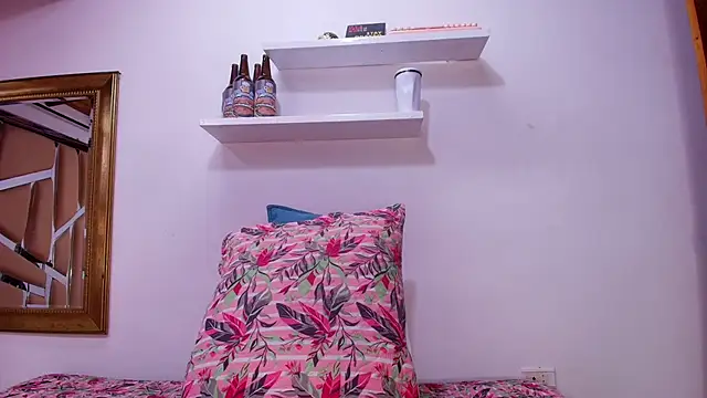 Snapshot of sweegirl69 chatting on September 30, 12:00 pm sweegirl69 online show from September 30, 12:00 pm