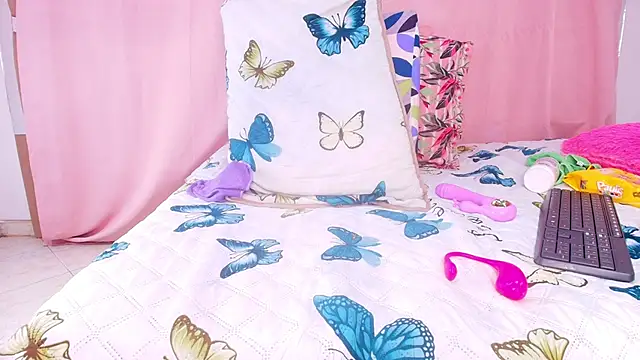 Snapshot of sweegirl69 chatting on October 10, 1:16 pm sweegirl69 online show from October 10, 1:16 pm