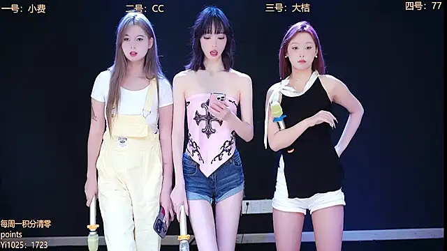 Snapshot of Emeralds_Girls chatting on October 12, 2:14 am Emeralds Girls online show from October 12, 2:14 am