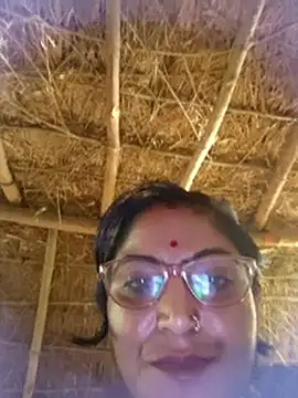 Snapshot of LUCKY_cut chatting on October 8, 2:49 am LUCKY cut online show from October 8, 2:49 am