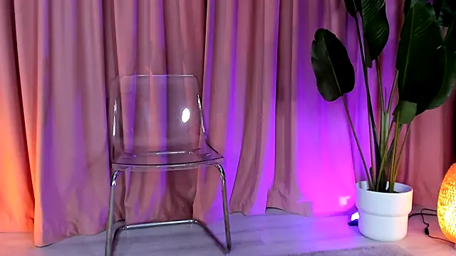 KylieKroftt online show from October 13, 1:47 pm