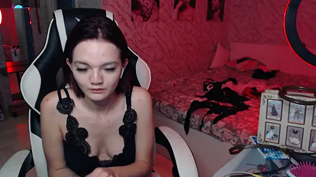 Kitti study online show from October 31, 8:18 am