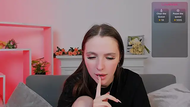 WildHoneyXO online show from October 6, 5:46 am