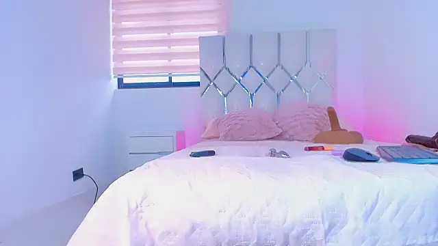 Snapshot of collet_1 chatting on October 27, 2:34 pm collet 1 online show from October 27, 2:34 pm