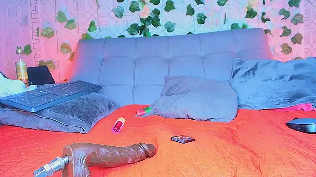 Snapshot of collet_1 chatting on October 3, 1:05 pm collet 1 online show from October 3, 1:05 pm