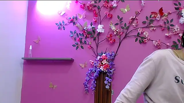 skinnysofia18 online show from October 30, 1:23 pm