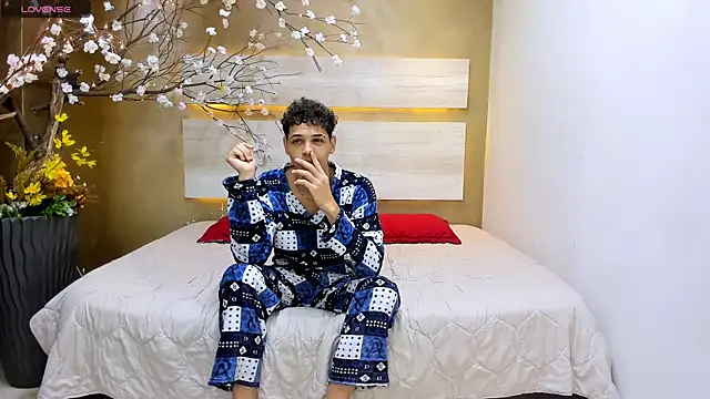 Mycandyfor You online show from September 12, 7:43 pm