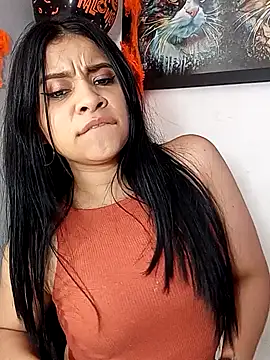 Snapshot of ValerieLove_ chatting on October 30, 7:59 pm ValerieLove  online show from October 30, 7:59 pm