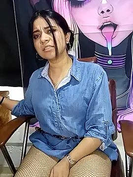 Snapshot of ValerieLove_ chatting on October 13, 9:50 pm ValerieLove  online show from October 13, 9:50 pm