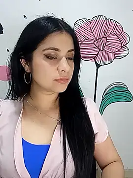 Snapshot of ValerieLove_ chatting on October 2, 7:41 pm ValerieLove  online show from October 2, 7:41 pm