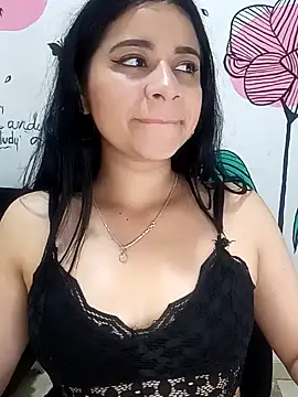 Snapshot of ValerieLove_ chatting on October 5, 8:03 pm ValerieLove  online show from October 5, 8:03 pm