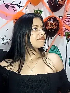 Snapshot of ValerieLove_ chatting on October 28, 7:41 pm ValerieLove  online show from October 28, 7:41 pm